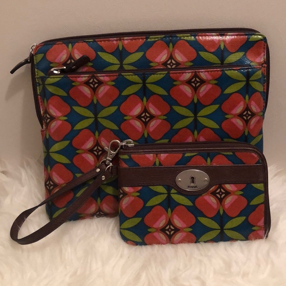 Fossil Handbags - Fossil Keyper Clutch/Media Pouch